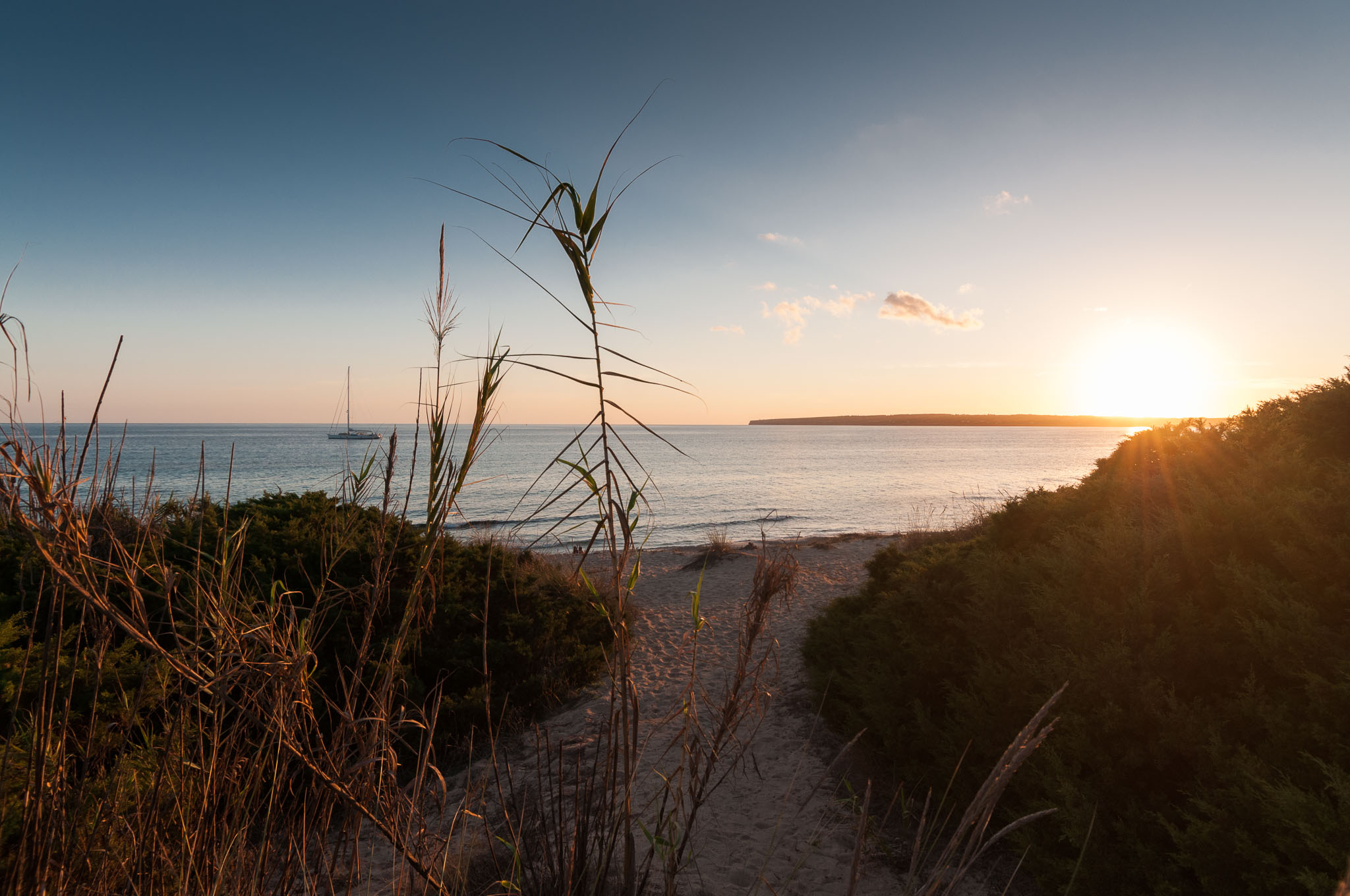 Sonnenuntergang in der "Blue Bar" an der Playa Migjorn