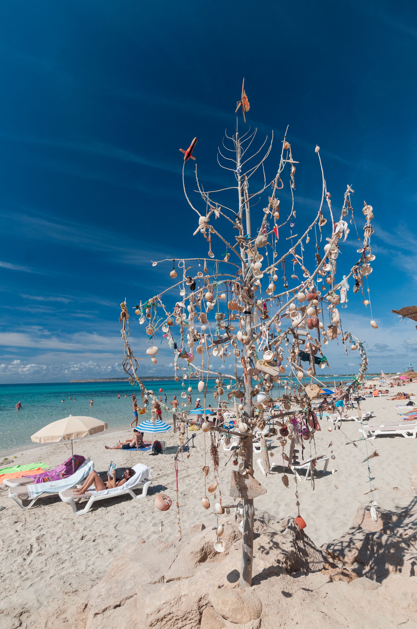 "Wunschbaum" an der Strandbude "Chiringuito Bartolo"